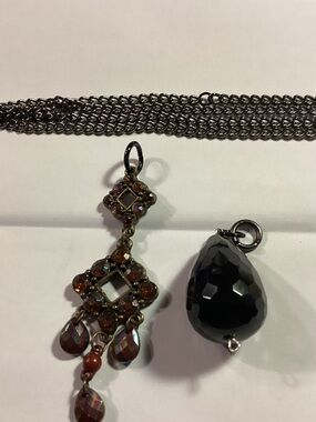 Interchangeable pendant s (2) with chain
